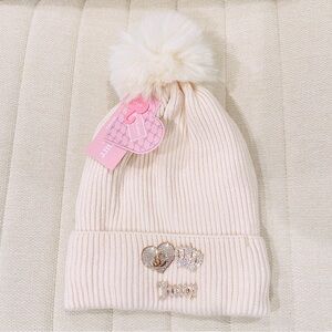 NEW Juicy Couture Beige Knit Beanie Pom Pom Rhinestone Logo Crown Fur Lining‎